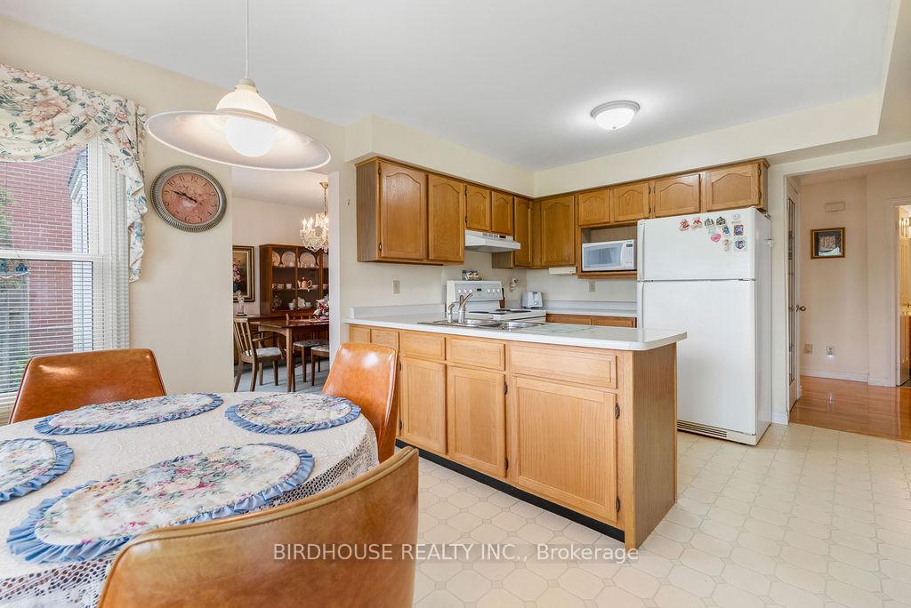 Photo 8 of 42 Walker Street, Kawartha Lakes, Lindsay — HOMEH