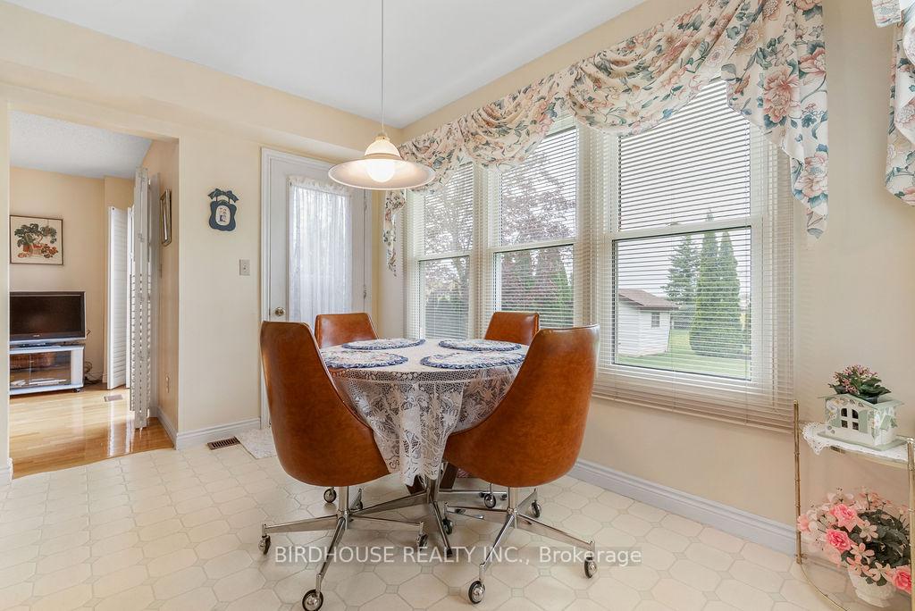 Photo 10 of 42 Walker Street, Kawartha Lakes, Lindsay — HOMEH
