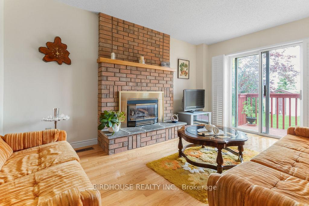Photo 11 of 42 Walker Street, Kawartha Lakes, Lindsay — HOMEH