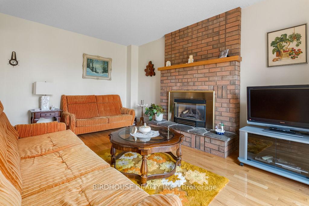 Photo 12 of 42 Walker Street, Kawartha Lakes, Lindsay — HOMEH