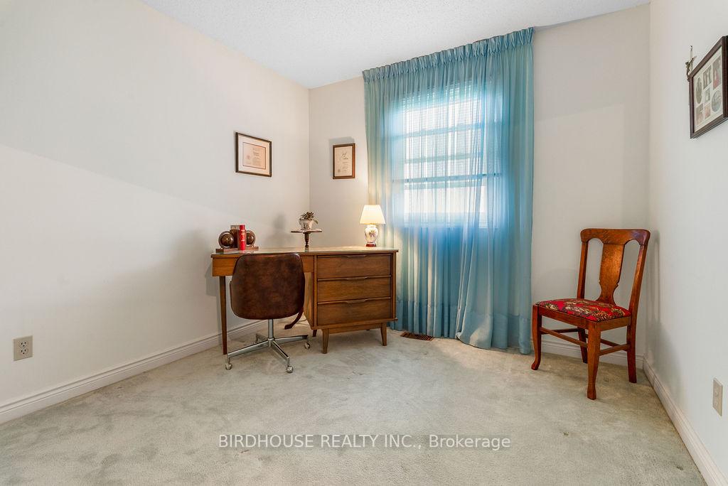 Photo 24 of 42 Walker Street, Kawartha Lakes, Lindsay — HOMEH