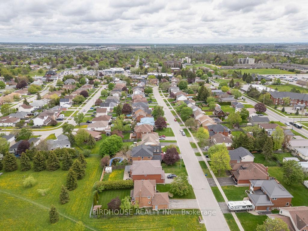 Photo 38 of 42 Walker Street, Kawartha Lakes, Lindsay — HOMEH