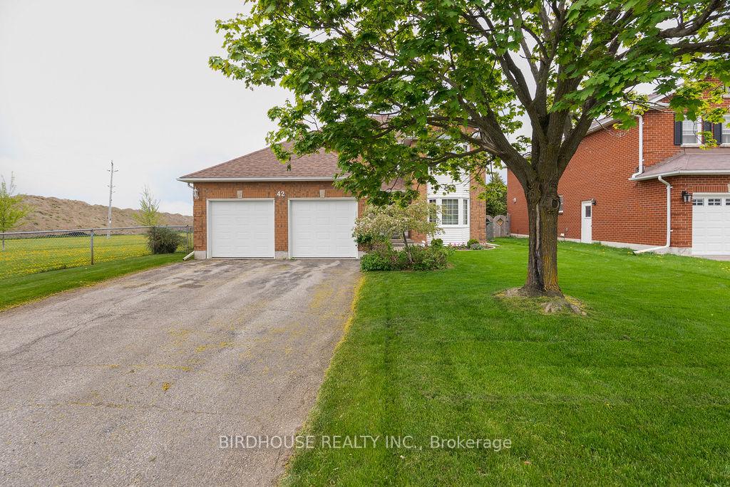 Photo 40 of 42 Walker Street, Kawartha Lakes, Lindsay — HOMEH