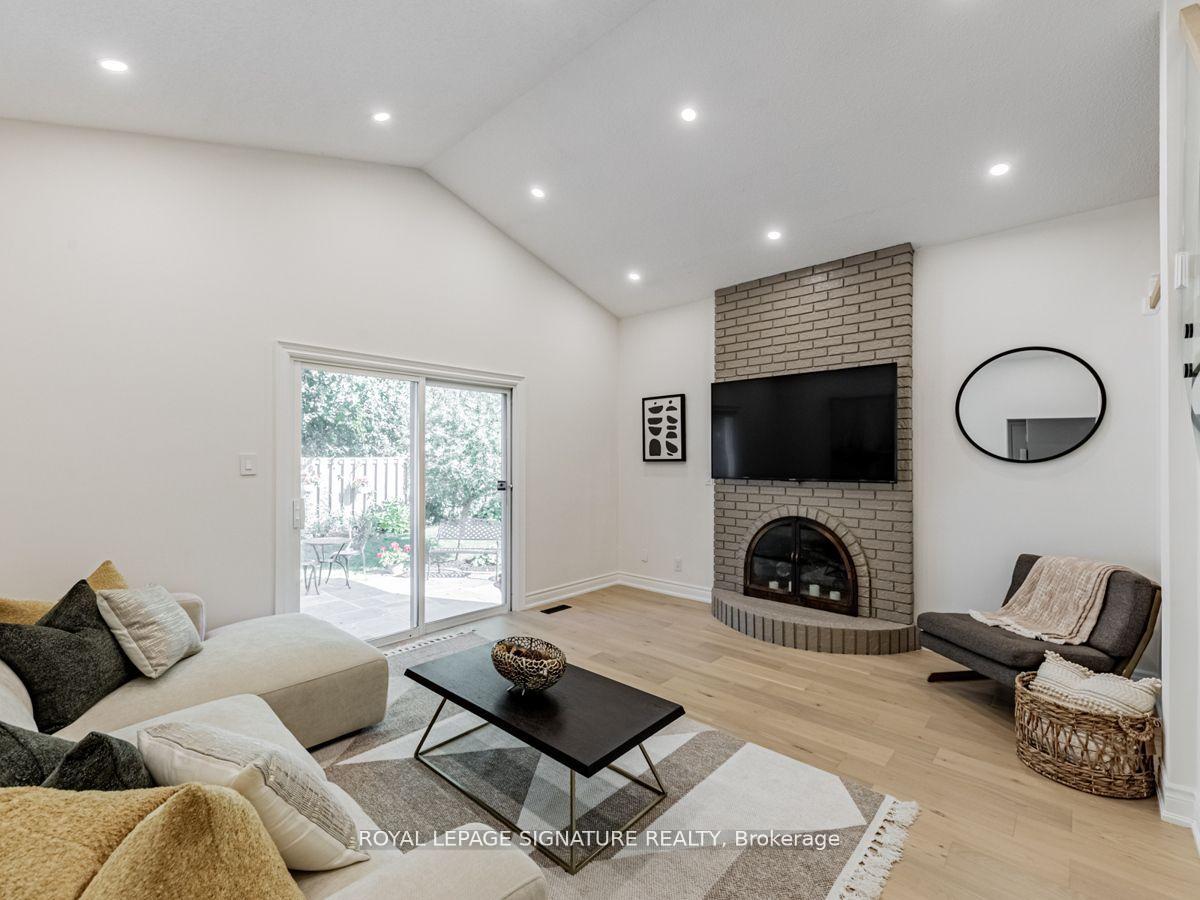 Photo 14 of 71 Innisbrook (Upper) Crescent, Markham, Aileen-Willowbrook — HOMEH