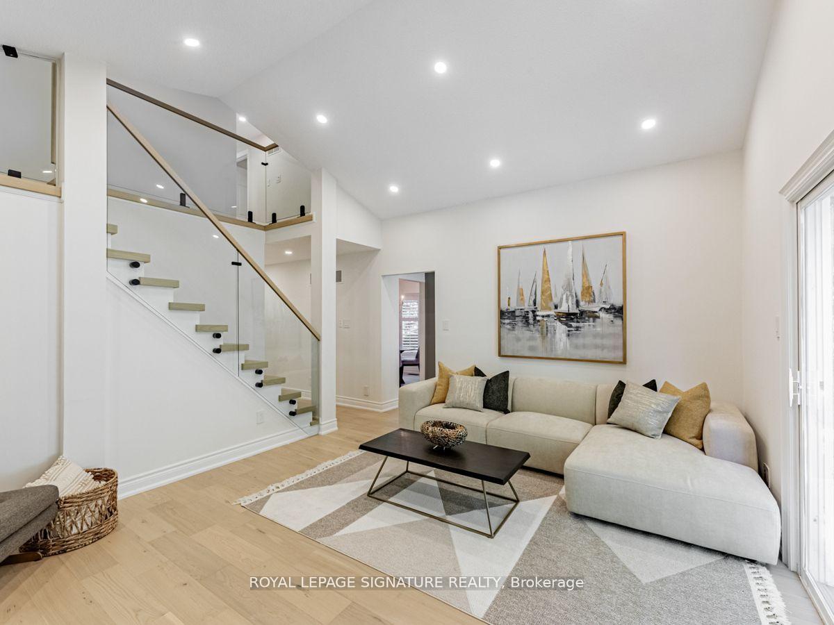 Photo 15 of 71 Innisbrook (Upper) Crescent, Markham, Aileen-Willowbrook — HOMEH