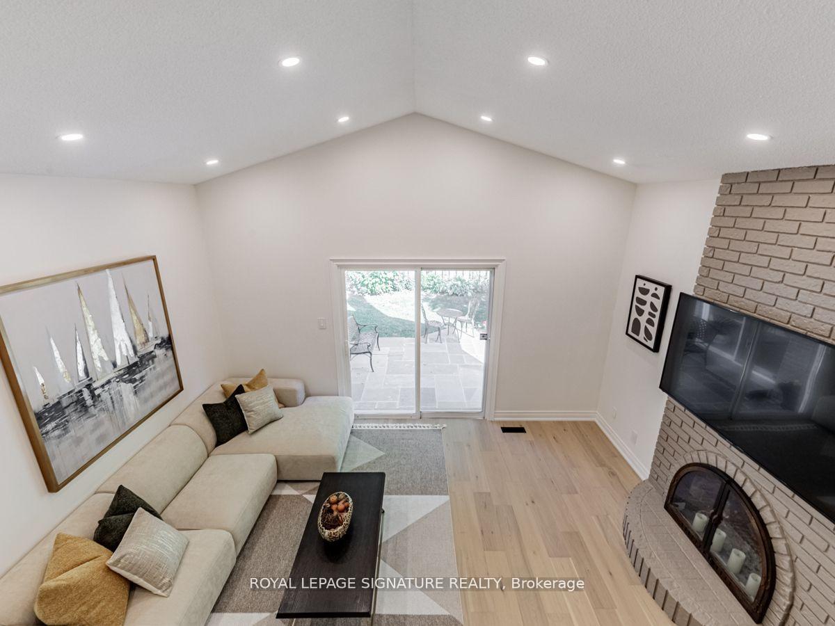 Photo 17 of 71 Innisbrook (Upper) Crescent, Markham, Aileen-Willowbrook — HOMEH
