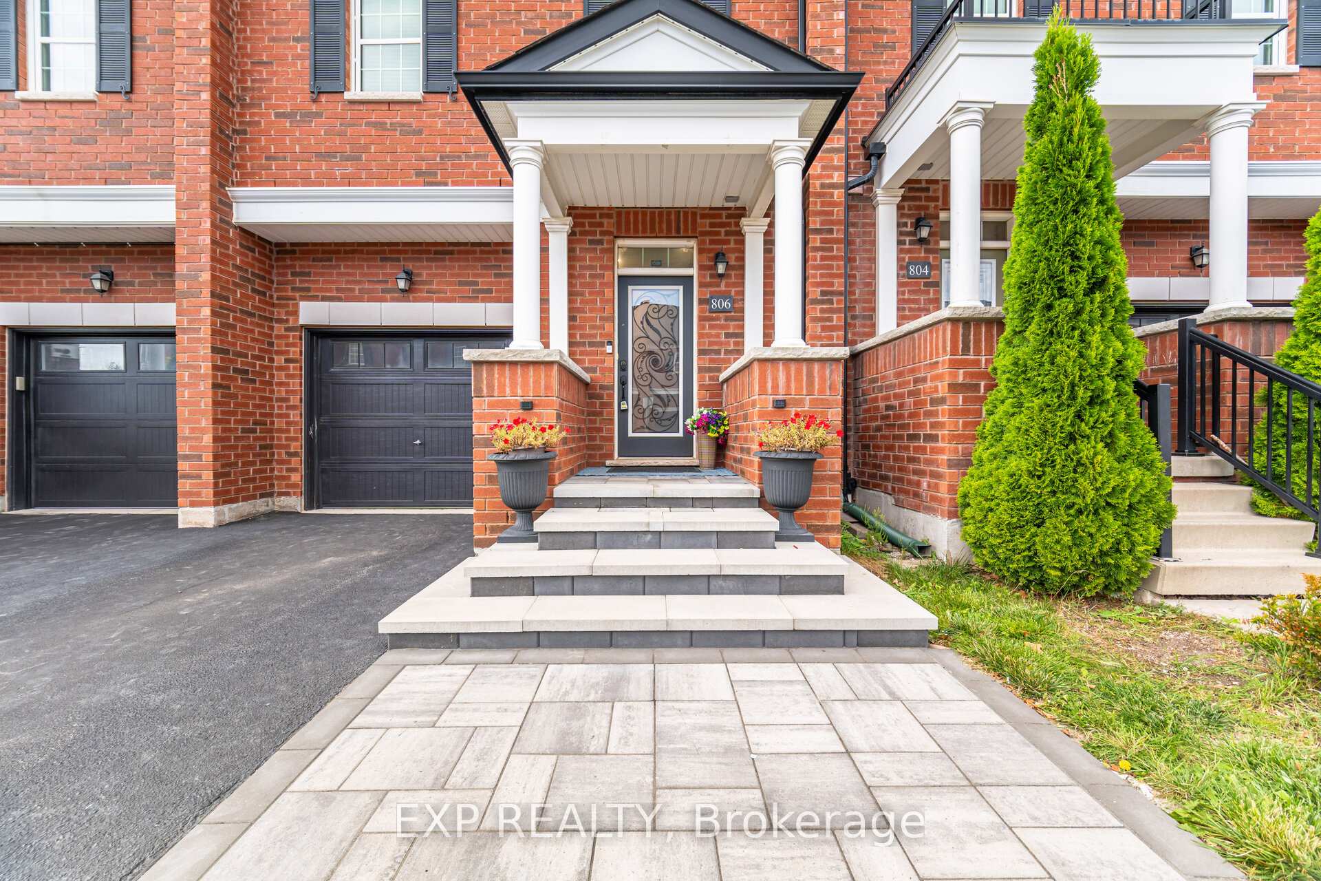 Photo 2 of 806 Banks Crescent, Milton, Willmott — HOMEH
