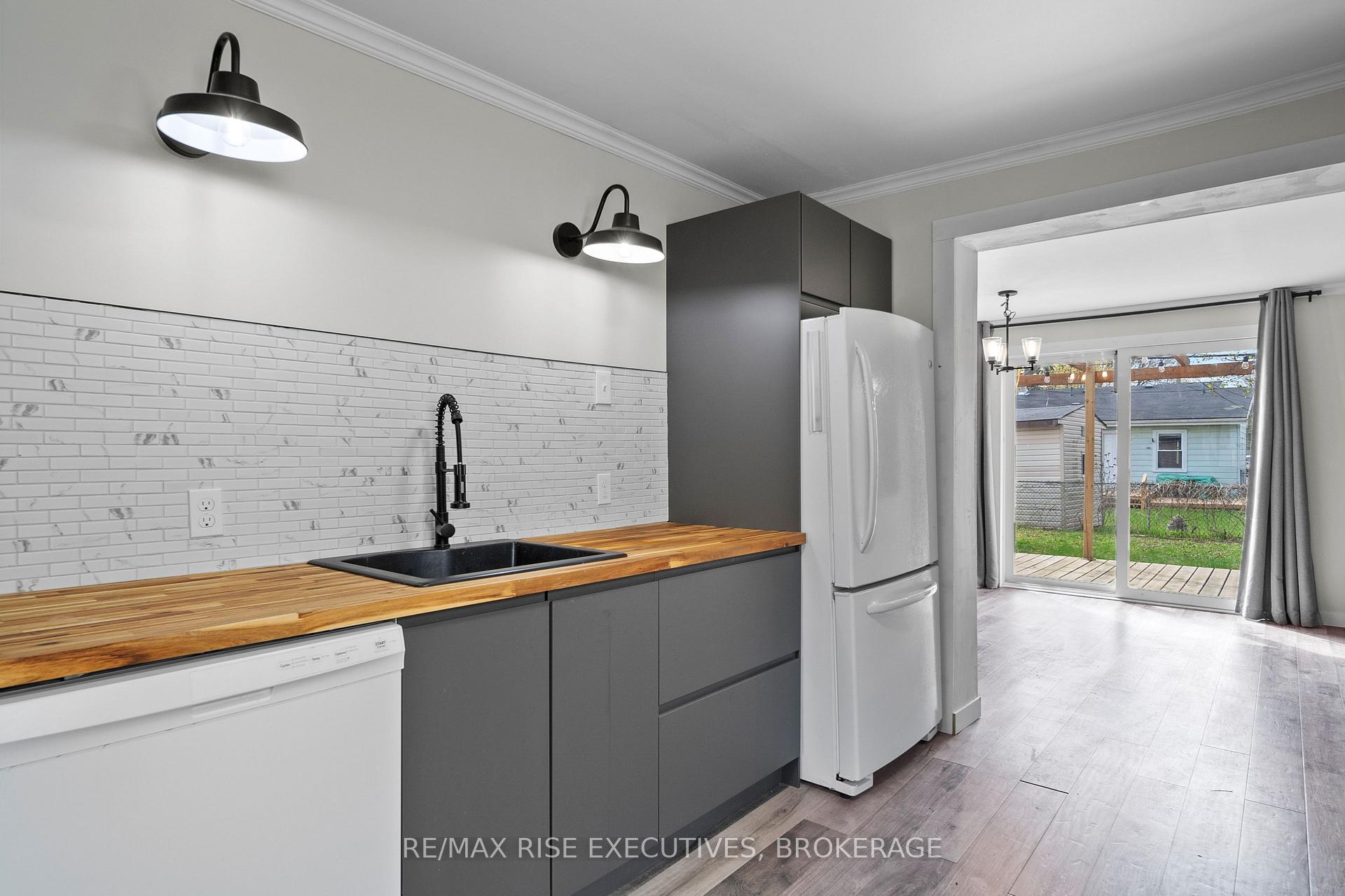 Photo 8 of 6 Arthur Street, Kingston, East of Sir John A. Blvd — HOMEH