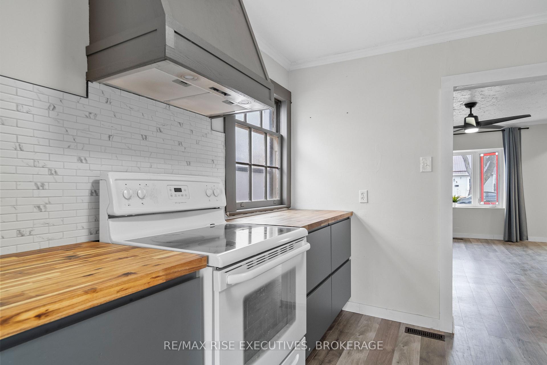 Photo 10 of 6 Arthur Street, Kingston, East of Sir John A. Blvd — HOMEH