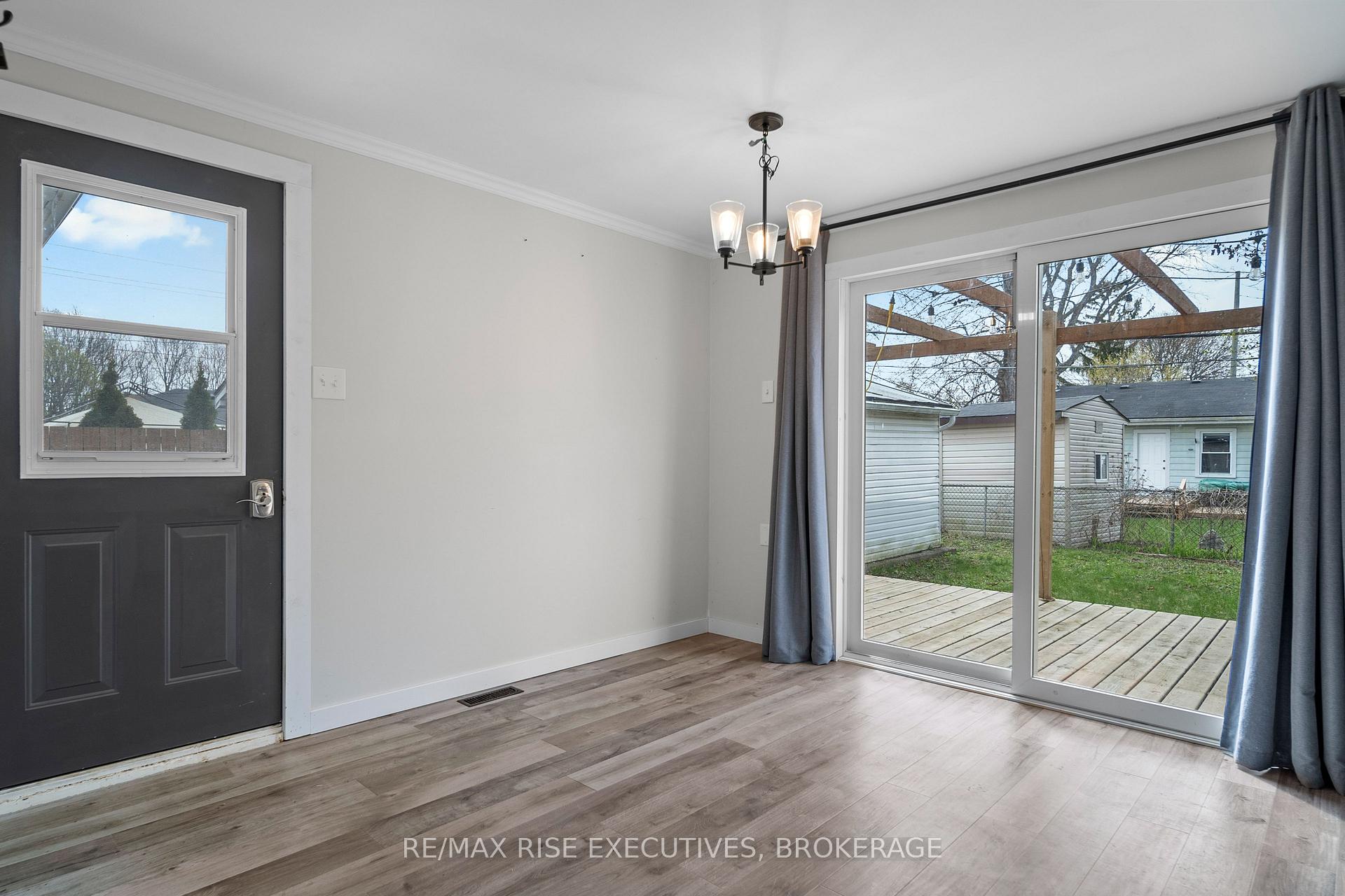 Photo 11 of 6 Arthur Street, Kingston, East of Sir John A. Blvd — HOMEH