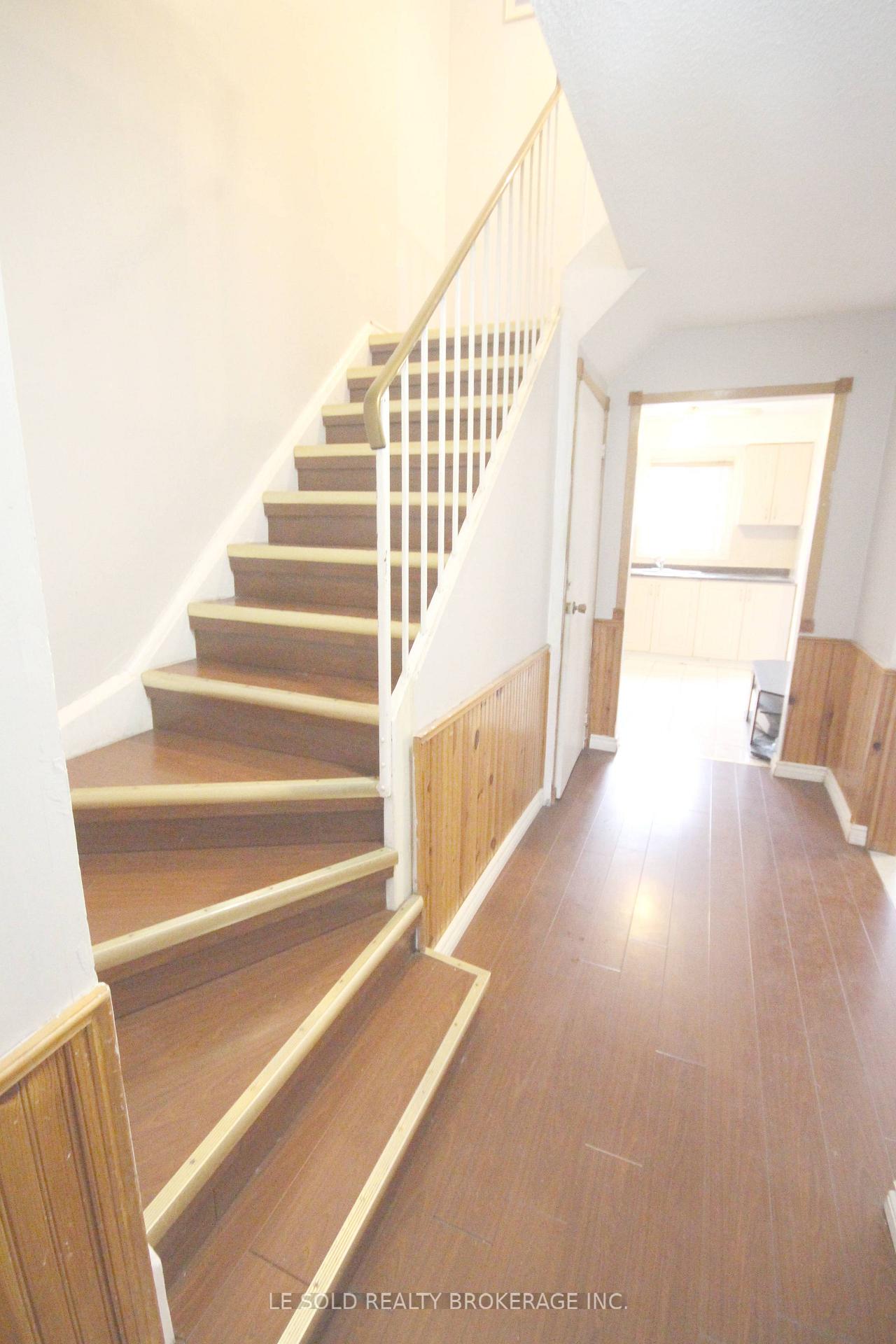 Photo 9 of Unit Upper, 25 Debden Road, Markham, Milliken Mills East — HOMEH