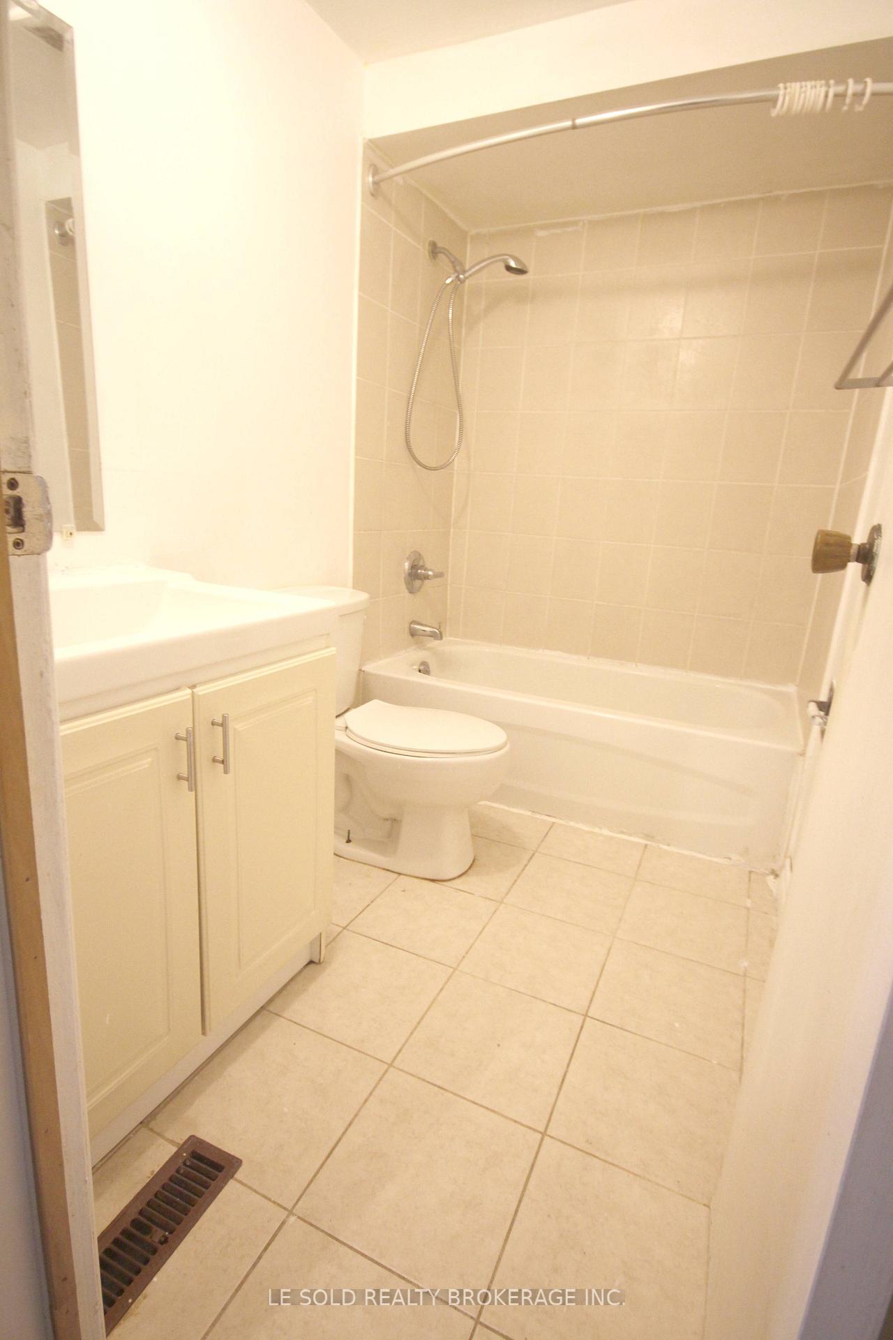 Photo 10 of Unit Upper, 25 Debden Road, Markham, Milliken Mills East — HOMEH