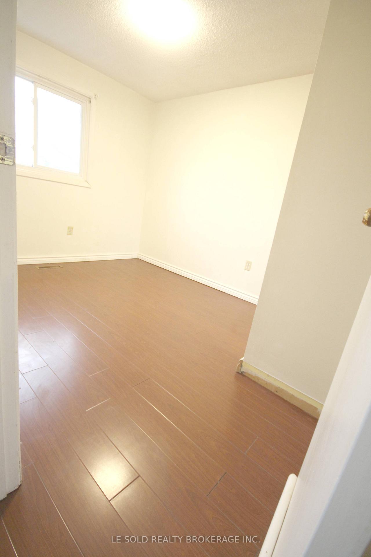Photo 11 of Unit Upper, 25 Debden Road, Markham, Milliken Mills East — HOMEH