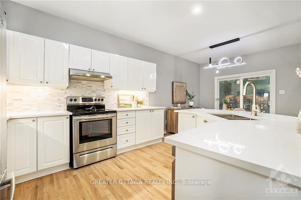 Photo 4 of 2 Insmill Crescent, Ottawa, Kanata - Kanata Lakes/Heritage Hills — HOMEH