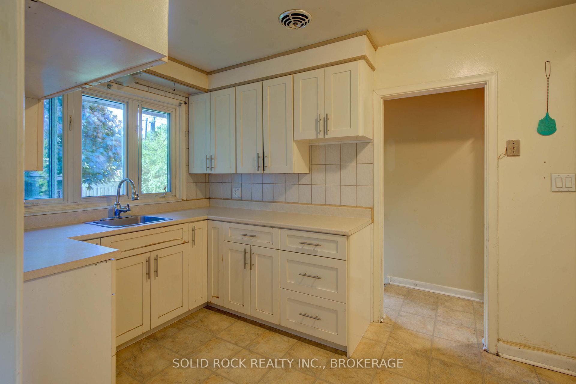 Photo 11 of 1209 Johnson Street, Kingston, Central City West — HOMEH