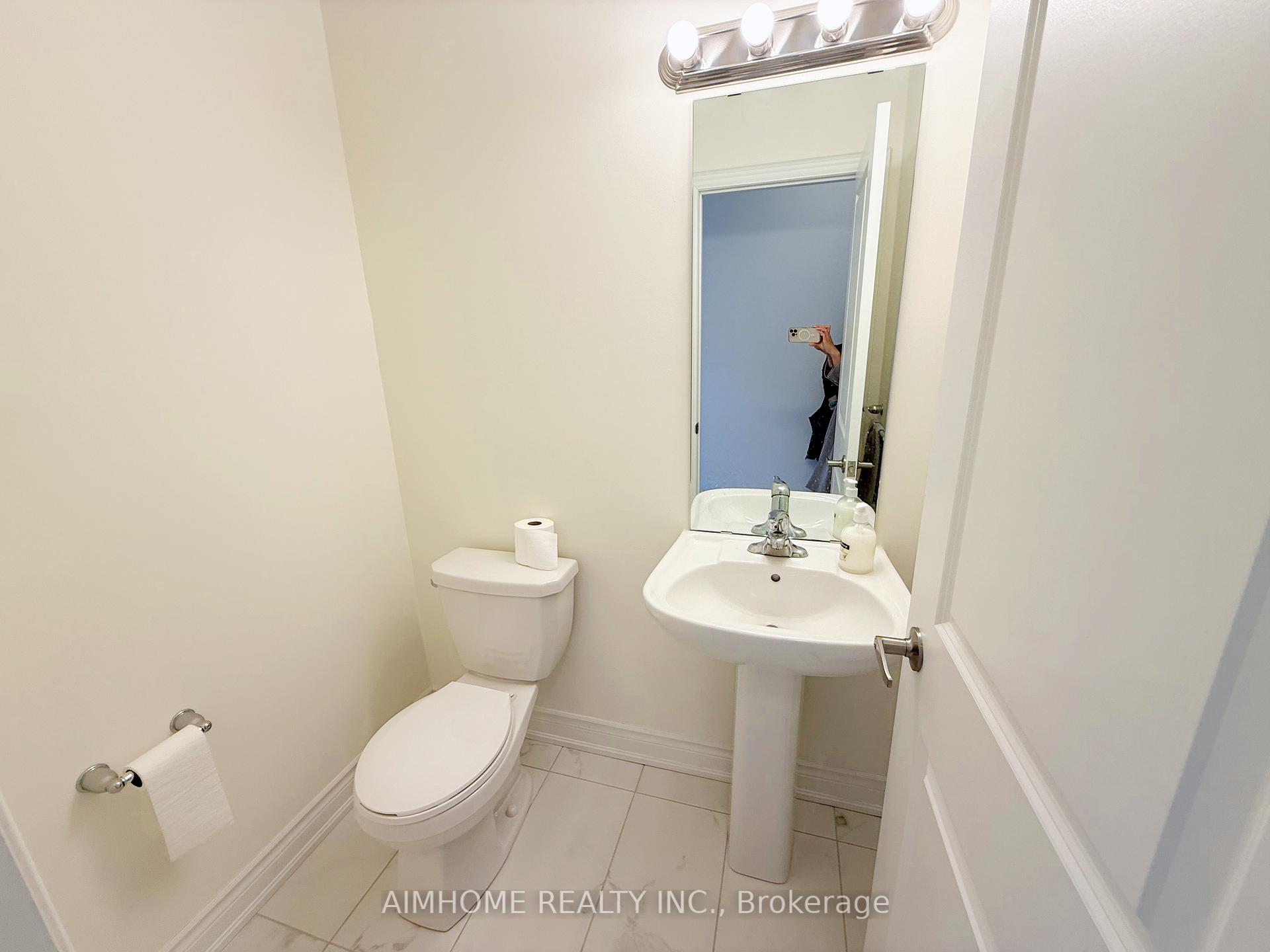 Photo 4 of 50 Liam Lane, Markham, Cedarwood — HOMEH