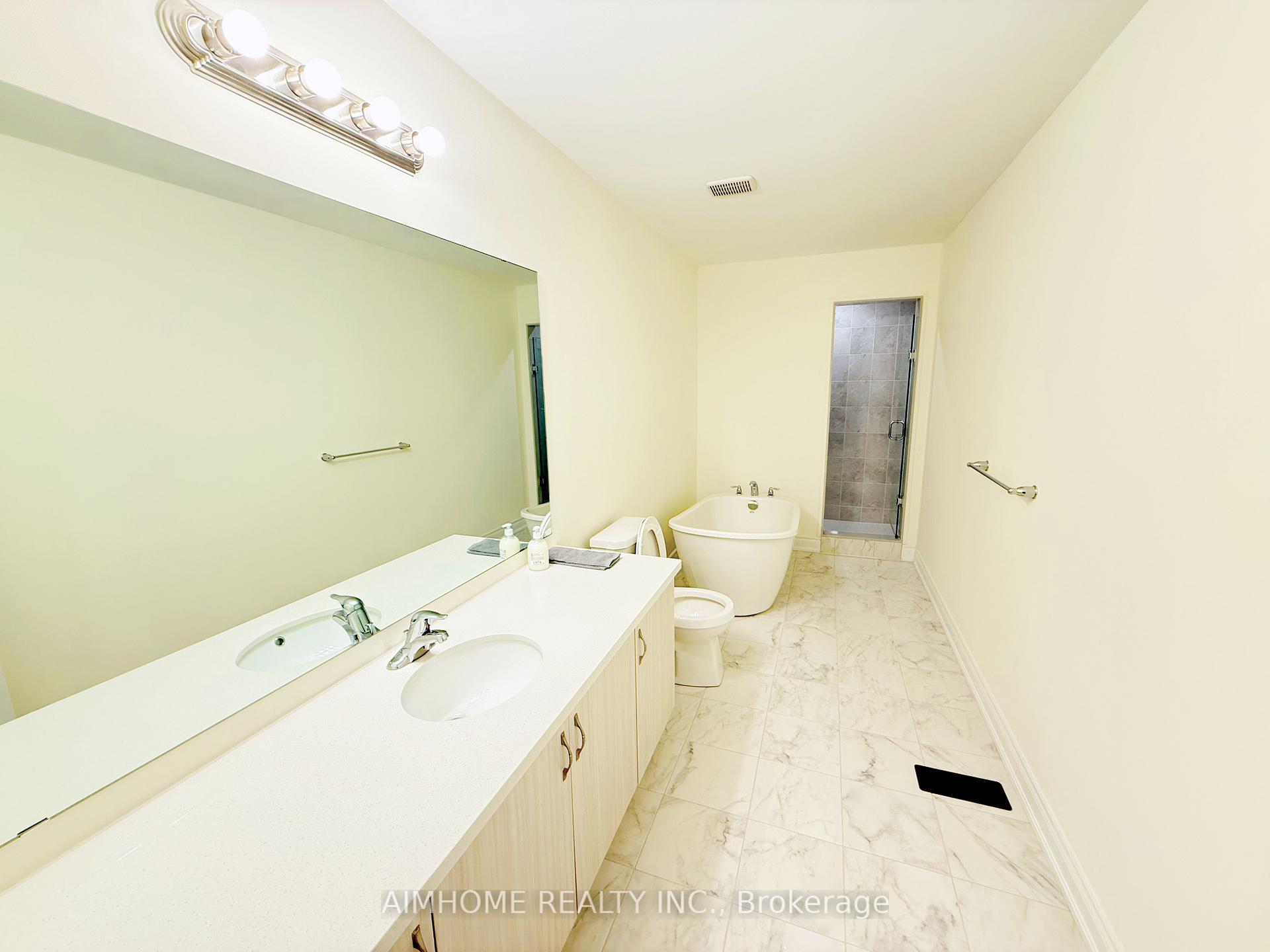 Photo 9 of 50 Liam Lane, Markham, Cedarwood — HOMEH
