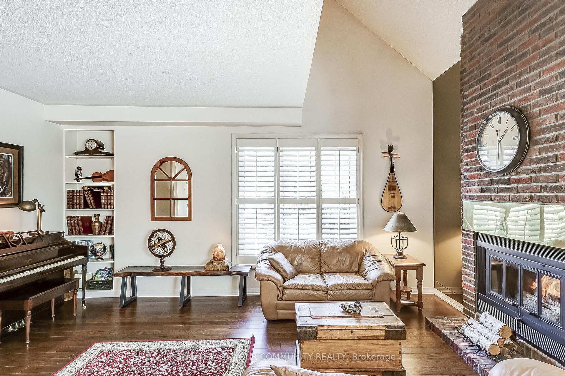 Photo 8 of 125 Reeve Drive, Markham, Markham Village — HOMEH