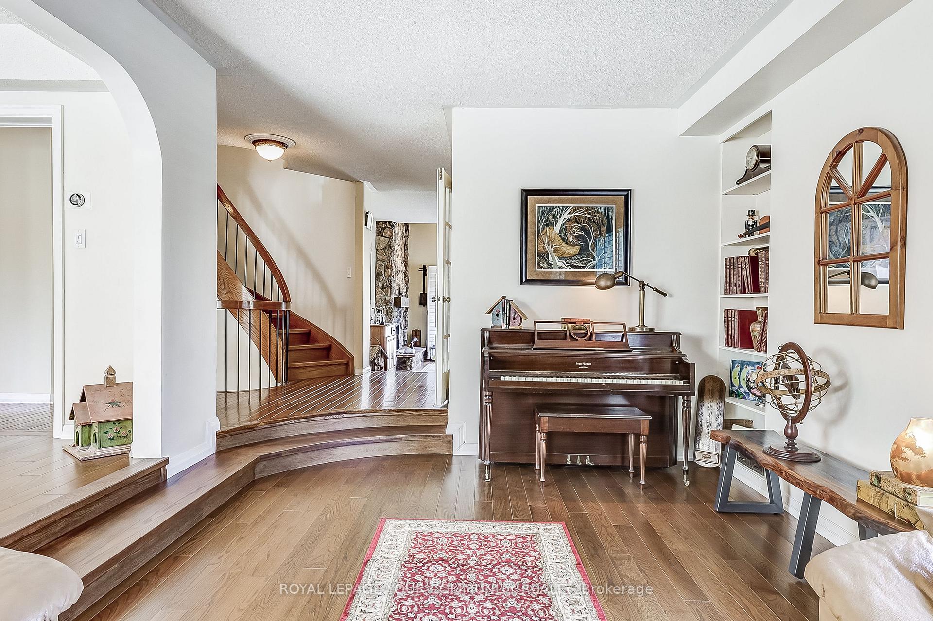 Photo 9 of 125 Reeve Drive, Markham, Markham Village — HOMEH