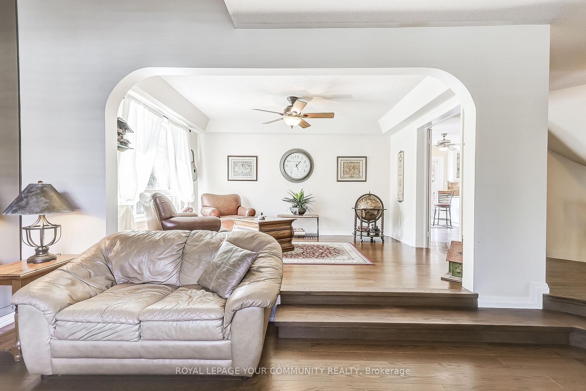 Photo 10 of 125 Reeve Drive, Markham, Markham Village — HOMEH