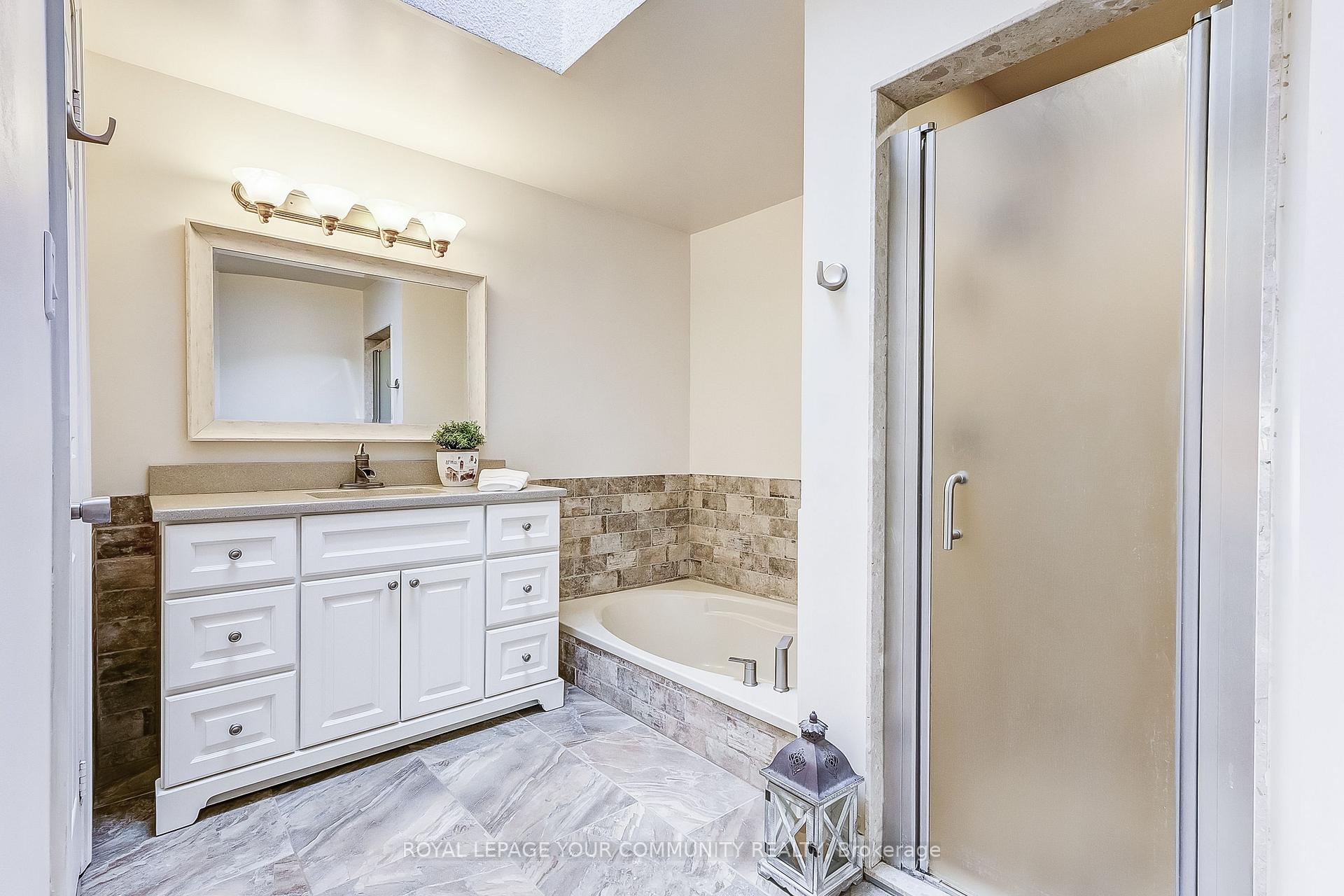 Photo 21 of 125 Reeve Drive, Markham, Markham Village — HOMEH