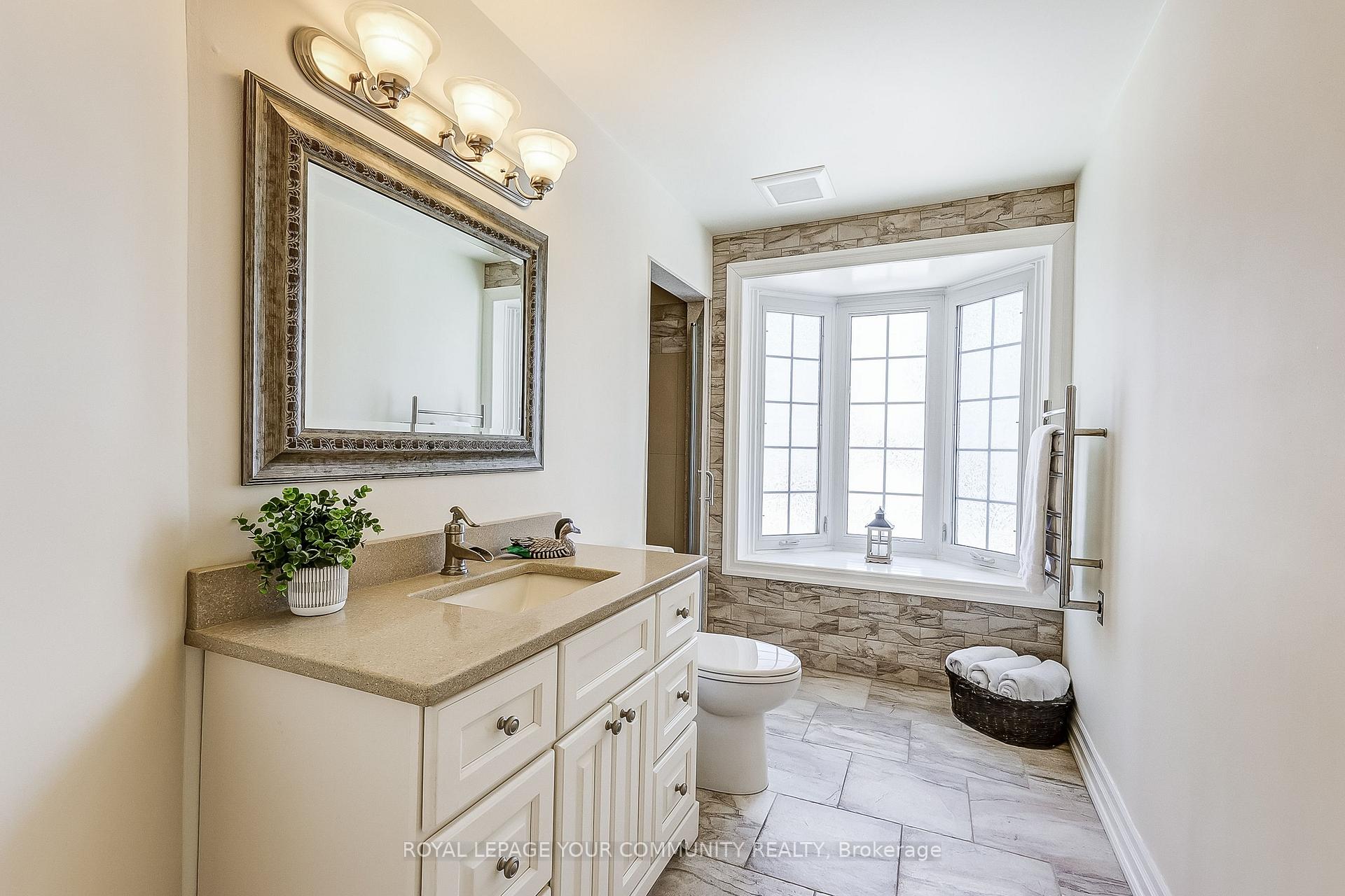 Photo 26 of 125 Reeve Drive, Markham, Markham Village — HOMEH