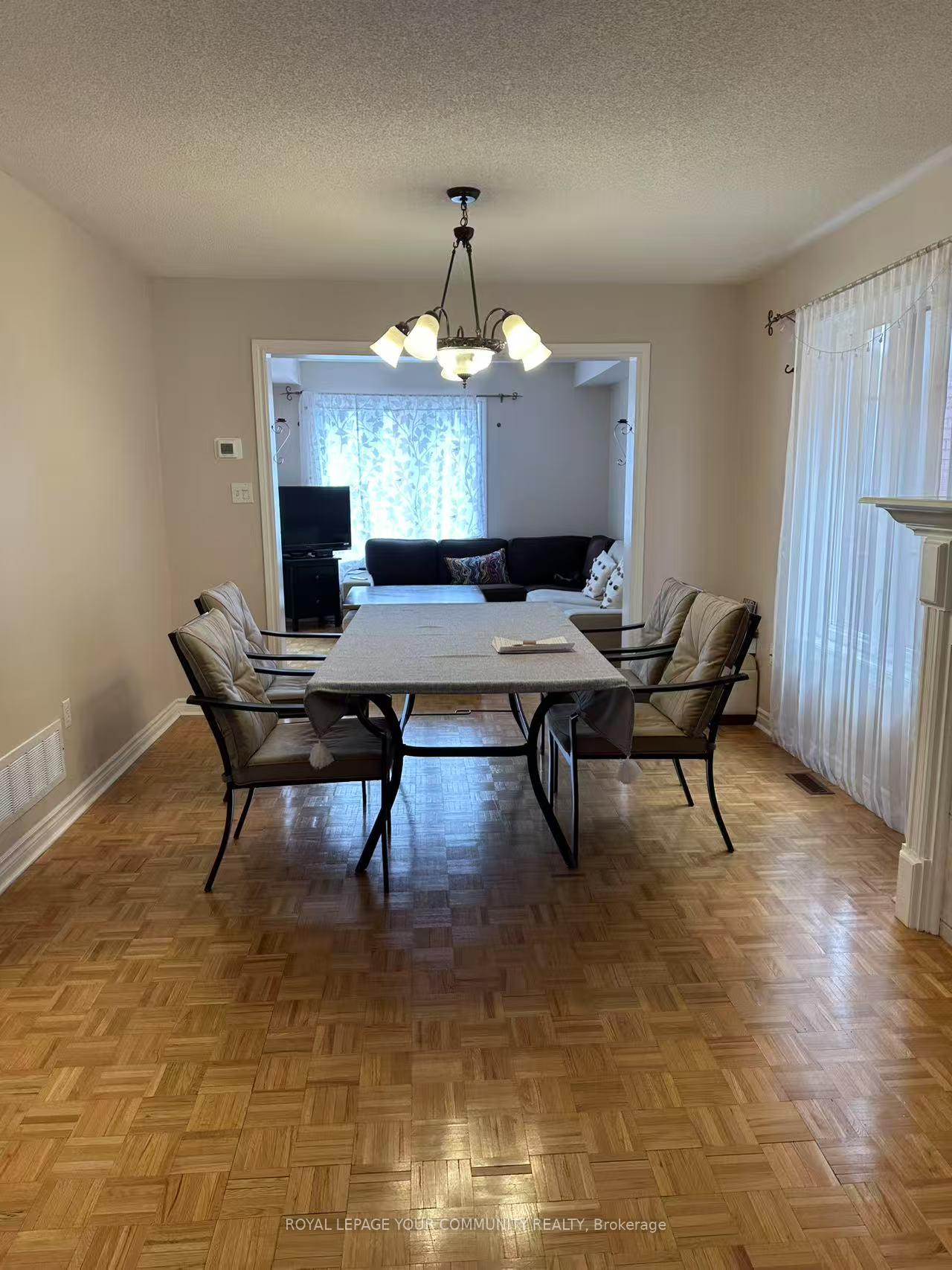 Photo 2 of 37 Elmrill Road, Markham, Berczy — HOMEH