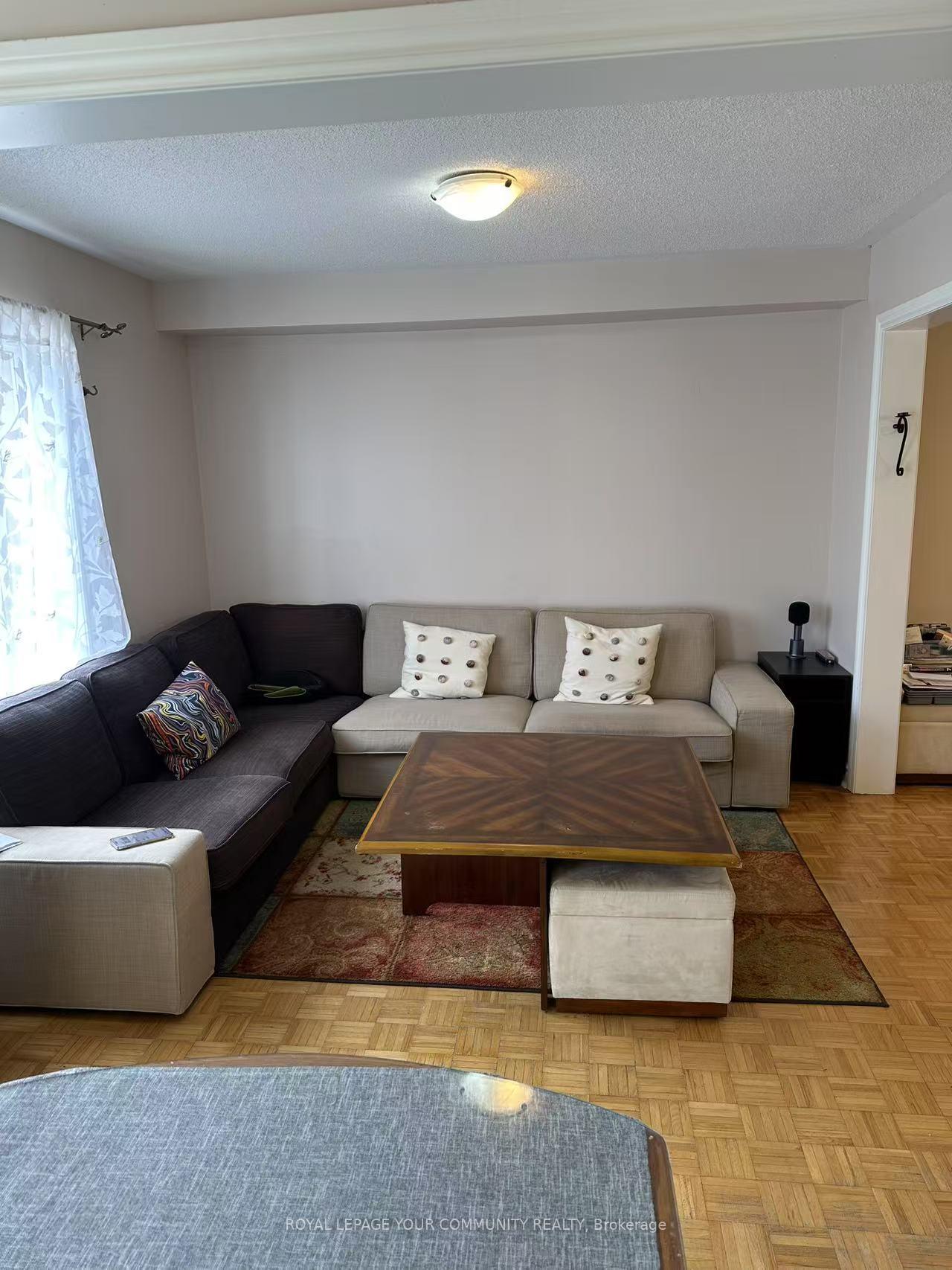 Photo 3 of 37 Elmrill Road, Markham, Berczy — HOMEH