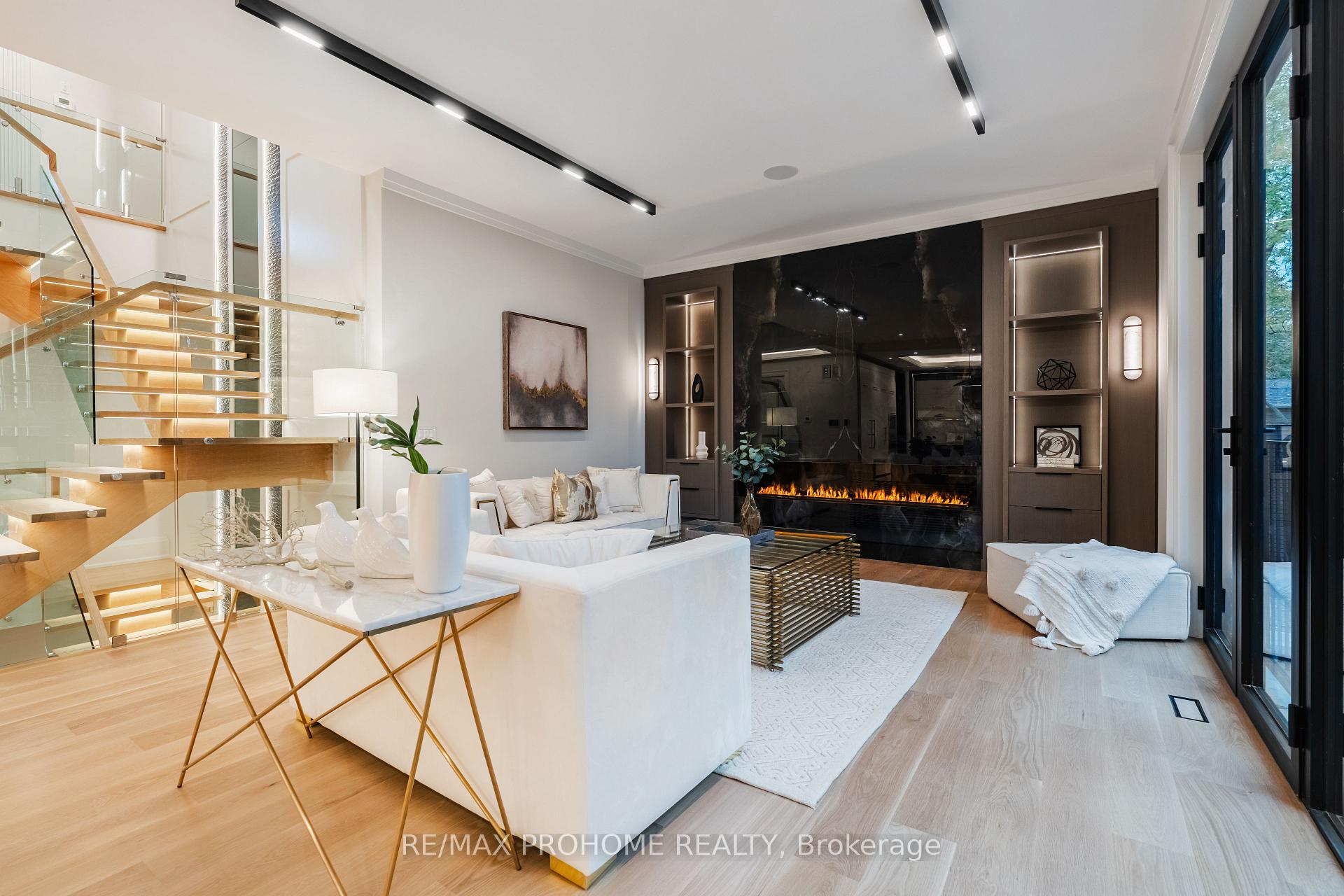 Photo 10 of 164 Krieghoff Avenue, Markham, Unionville — HOMEH