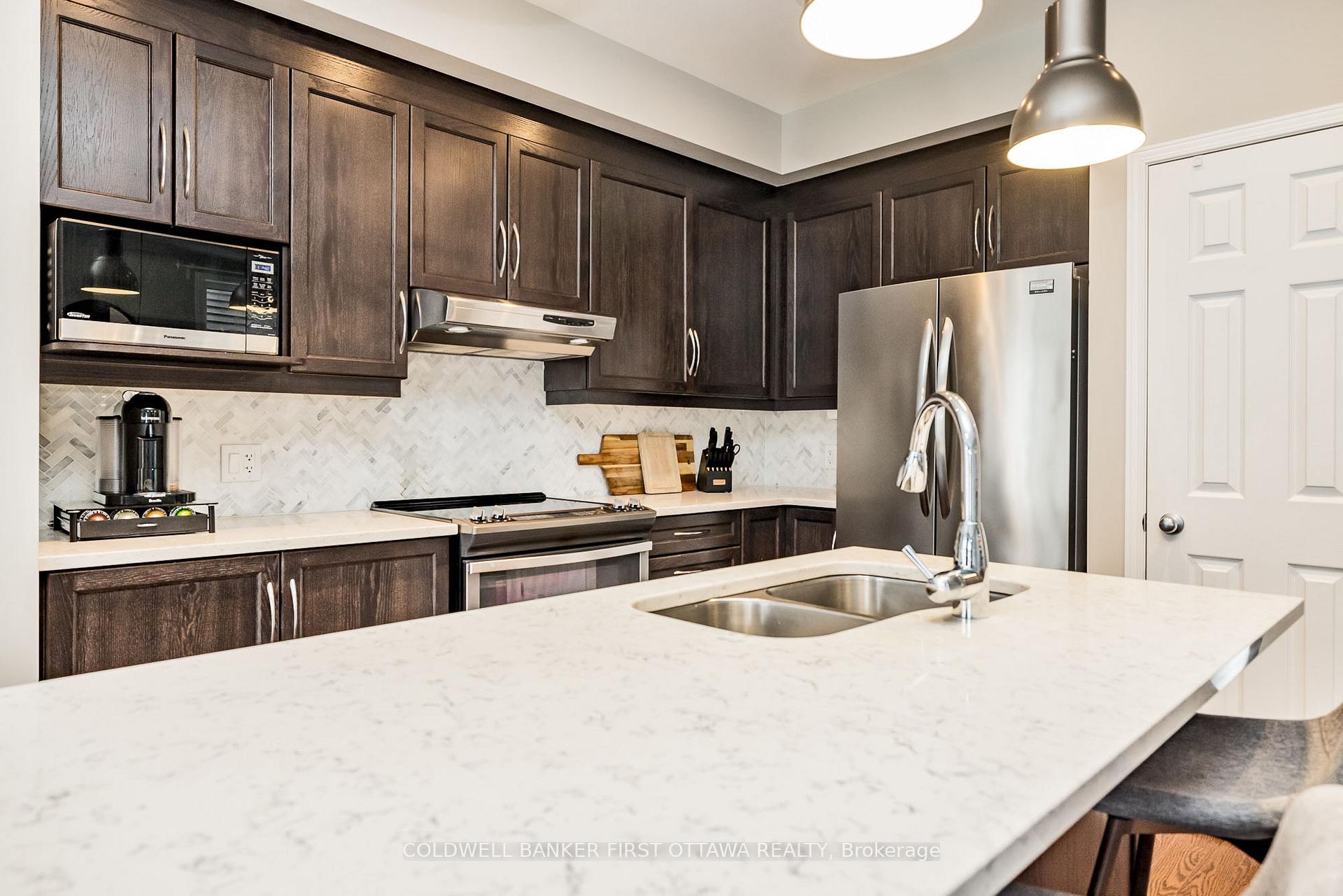 Photo 8 of 521 Rouncey Road, Ottawa, Kanata - Emerald Meadows/Trailwest — HOMEH