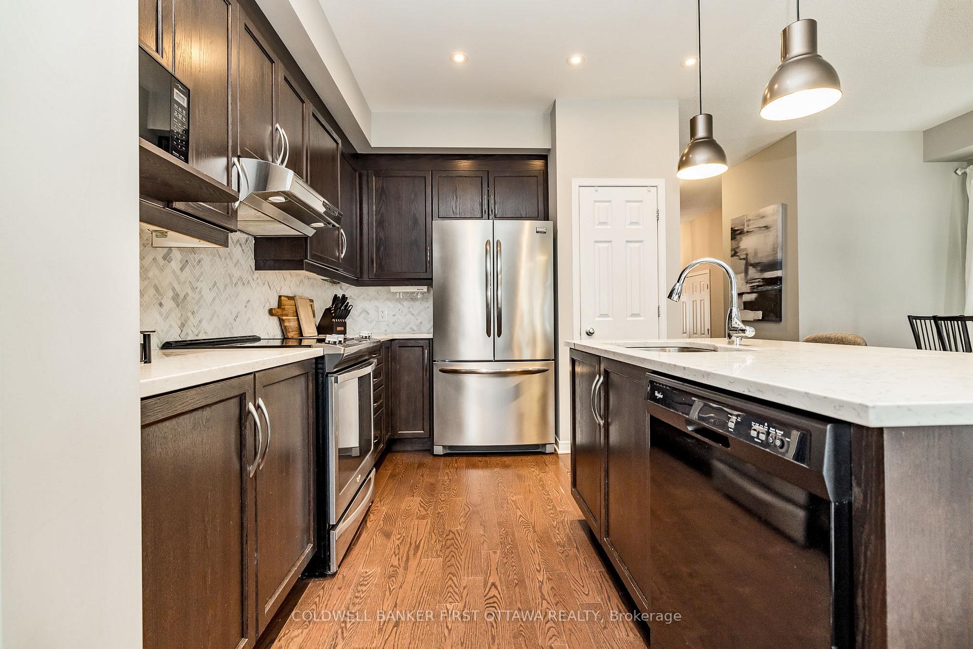 Photo 9 of 521 Rouncey Road, Ottawa, Kanata - Emerald Meadows/Trailwest — HOMEH