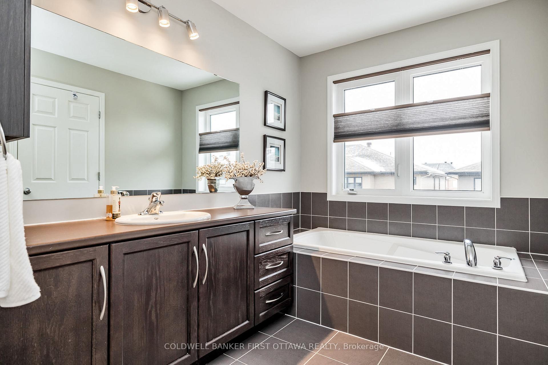 Photo 18 of 521 Rouncey Road, Ottawa, Kanata - Emerald Meadows/Trailwest — HOMEH