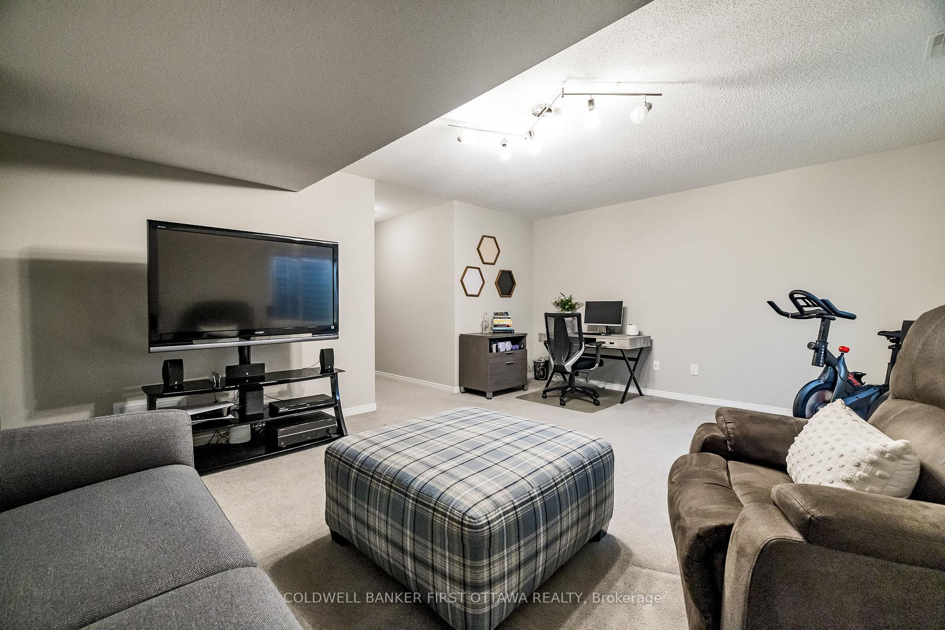 Photo 25 of 521 Rouncey Road, Ottawa, Kanata - Emerald Meadows/Trailwest — HOMEH