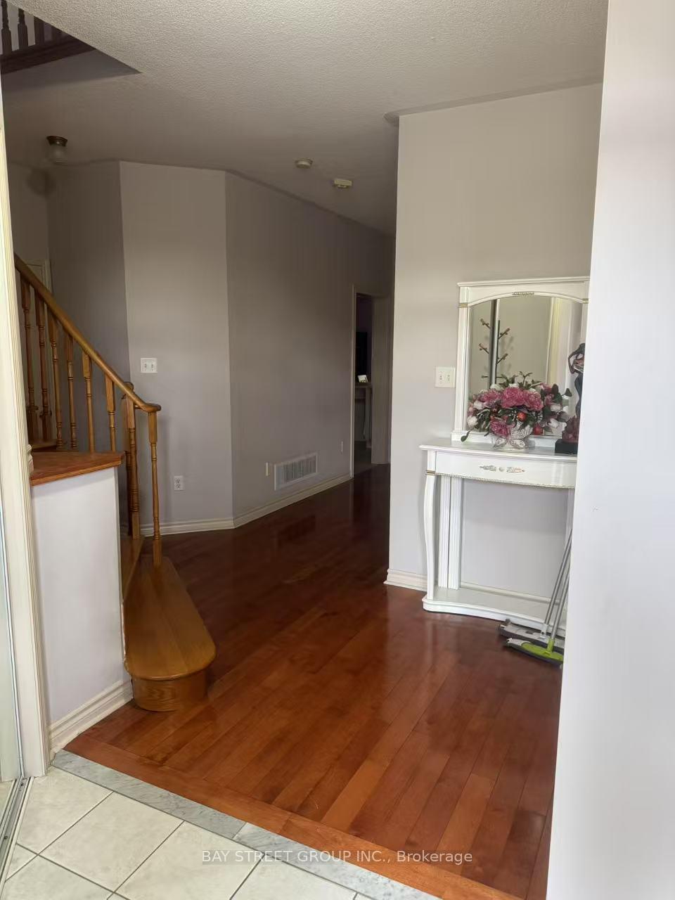 Photo 3 of 35 Beechgrove Crescent, Markham, Milliken Mills West — HOMEH