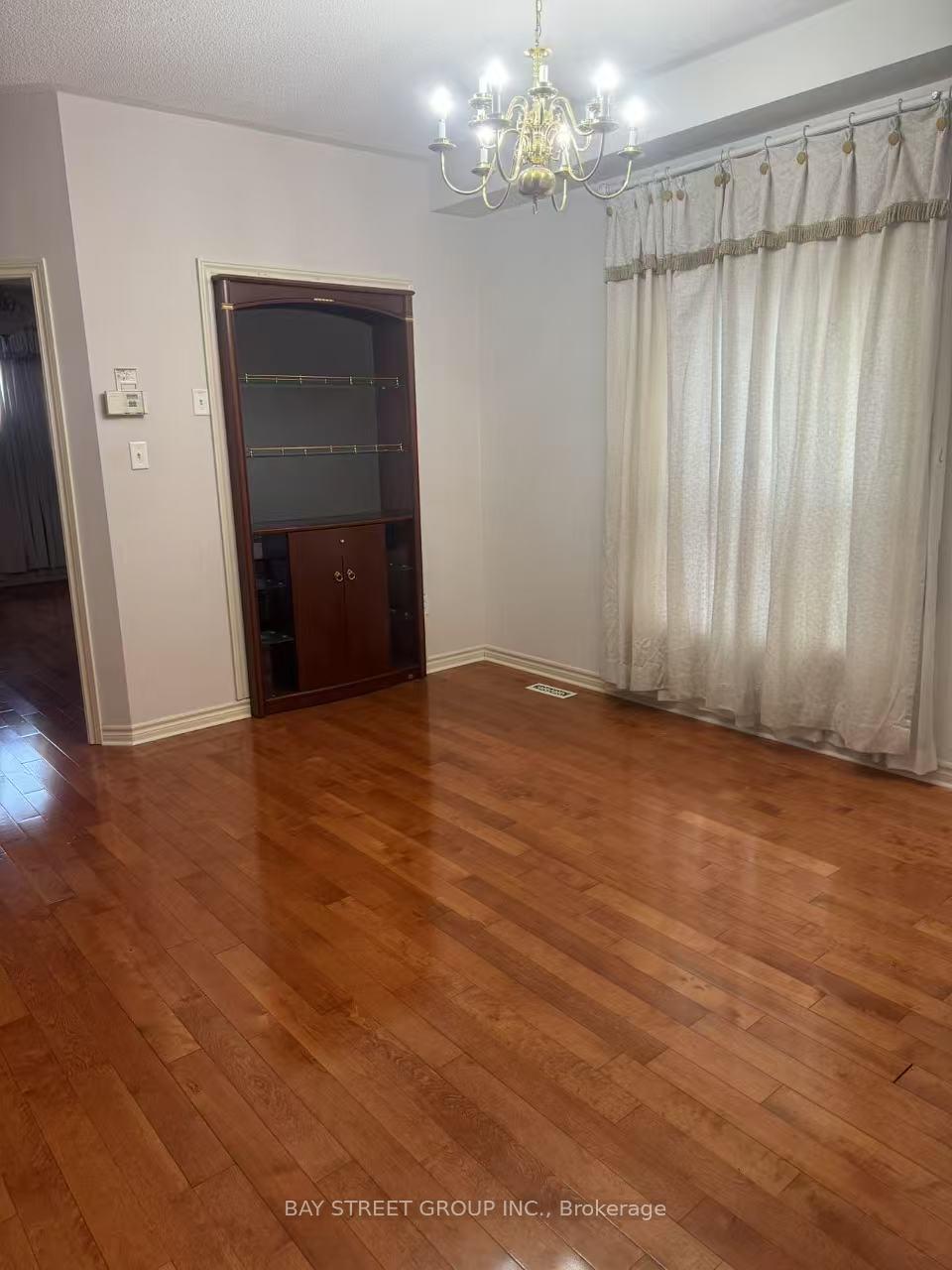 Photo 4 of 35 Beechgrove Crescent, Markham, Milliken Mills West — HOMEH