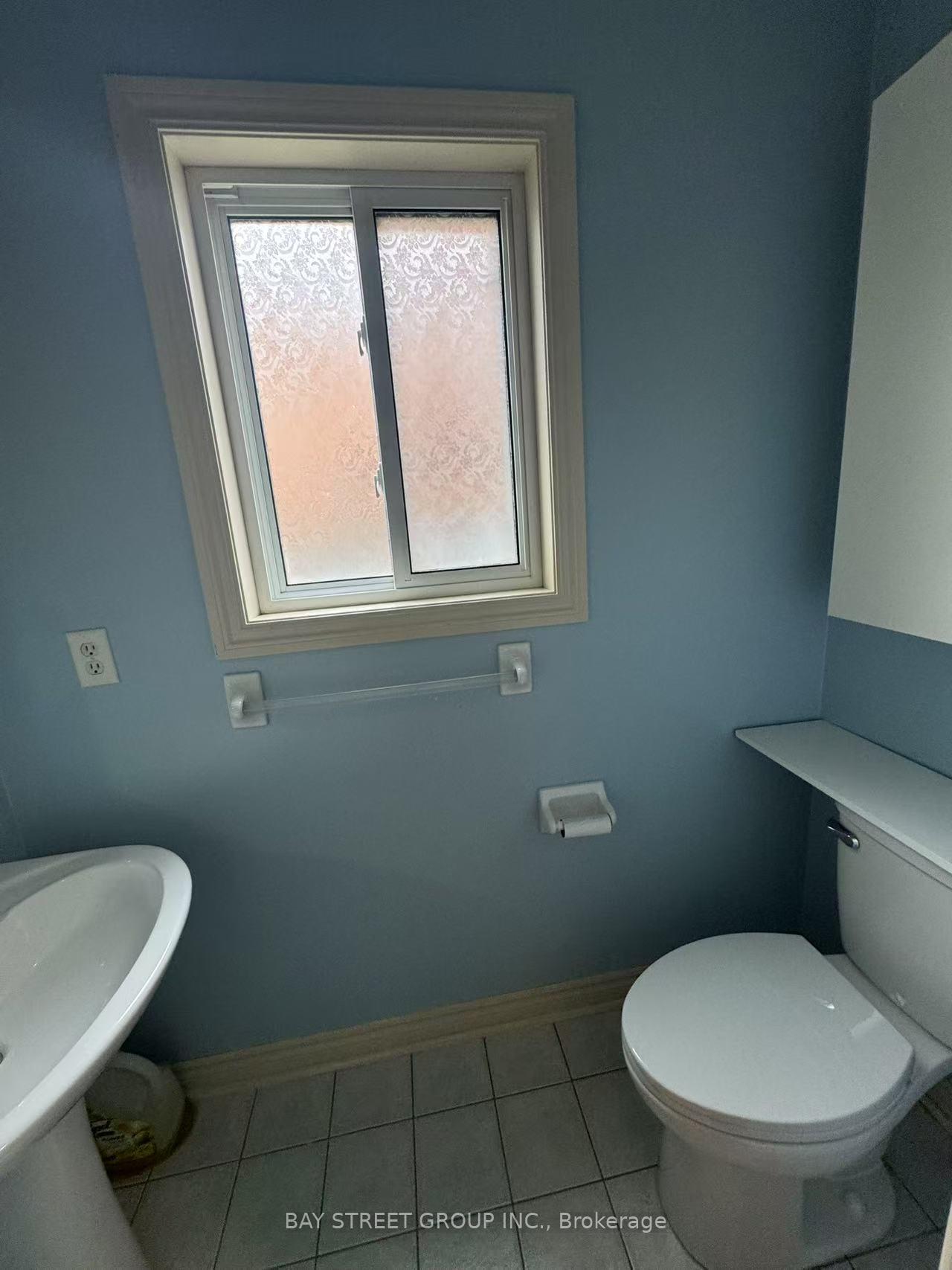 Photo 5 of 35 Beechgrove Crescent, Markham, Milliken Mills West — HOMEH