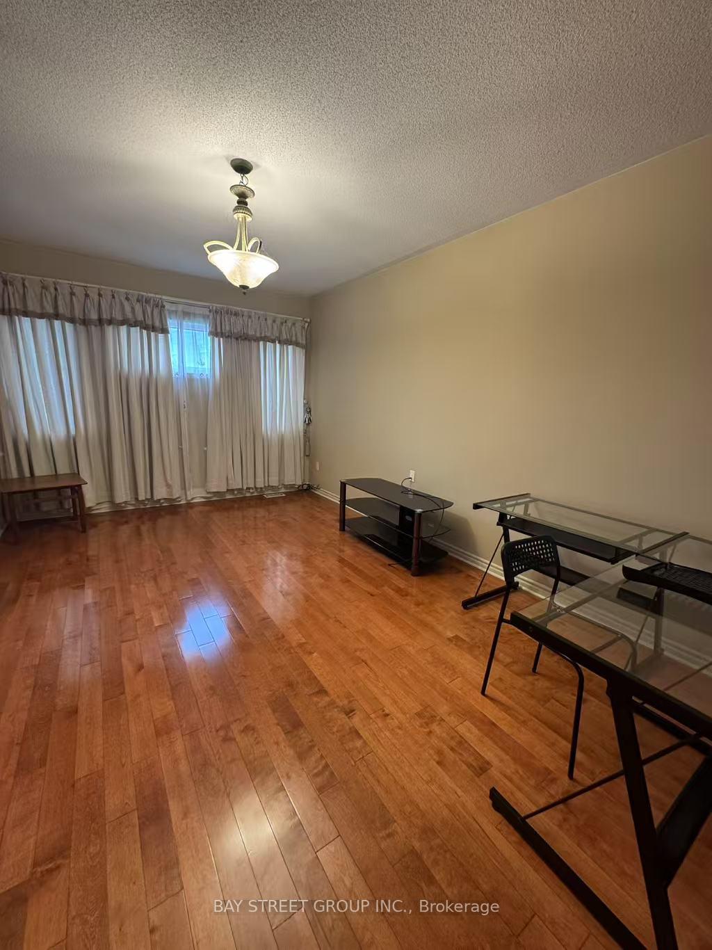 Photo 6 of 35 Beechgrove Crescent, Markham, Milliken Mills West — HOMEH