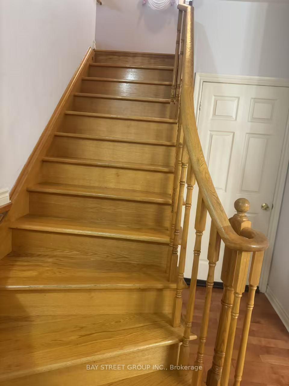 Photo 10 of 35 Beechgrove Crescent, Markham, Milliken Mills West — HOMEH
