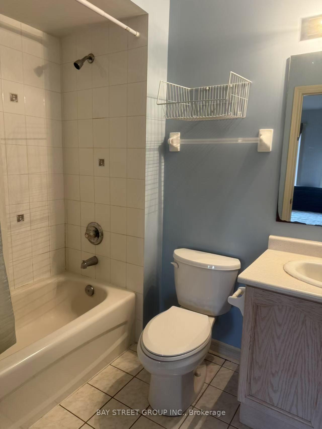 Photo 12 of 35 Beechgrove Crescent, Markham, Milliken Mills West — HOMEH