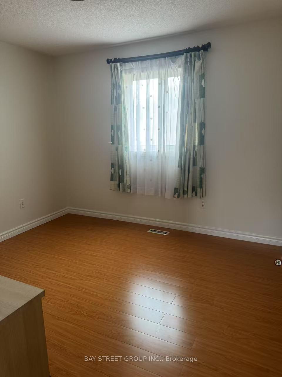 Photo 13 of 35 Beechgrove Crescent, Markham, Milliken Mills West — HOMEH