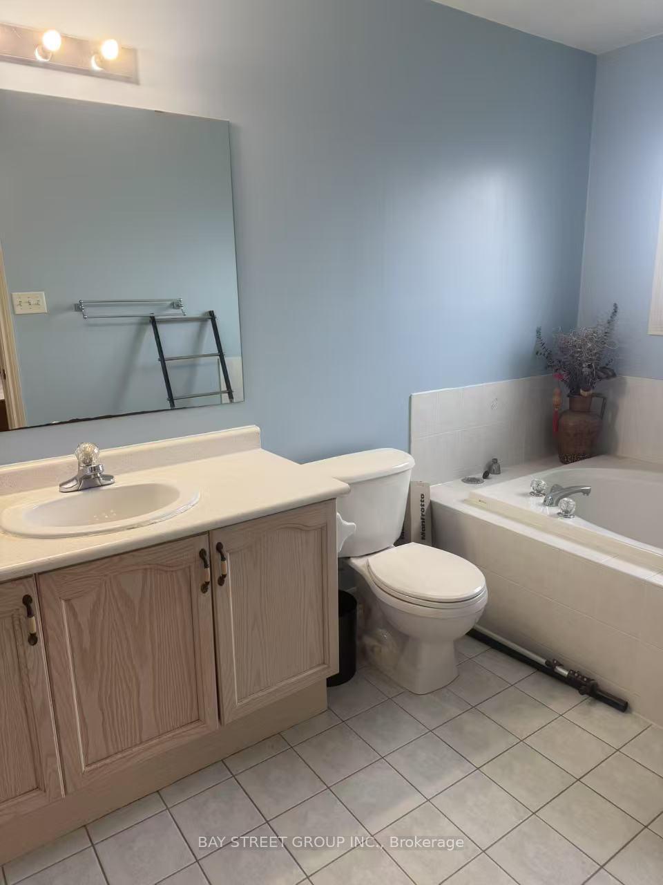 Photo 15 of 35 Beechgrove Crescent, Markham, Milliken Mills West — HOMEH
