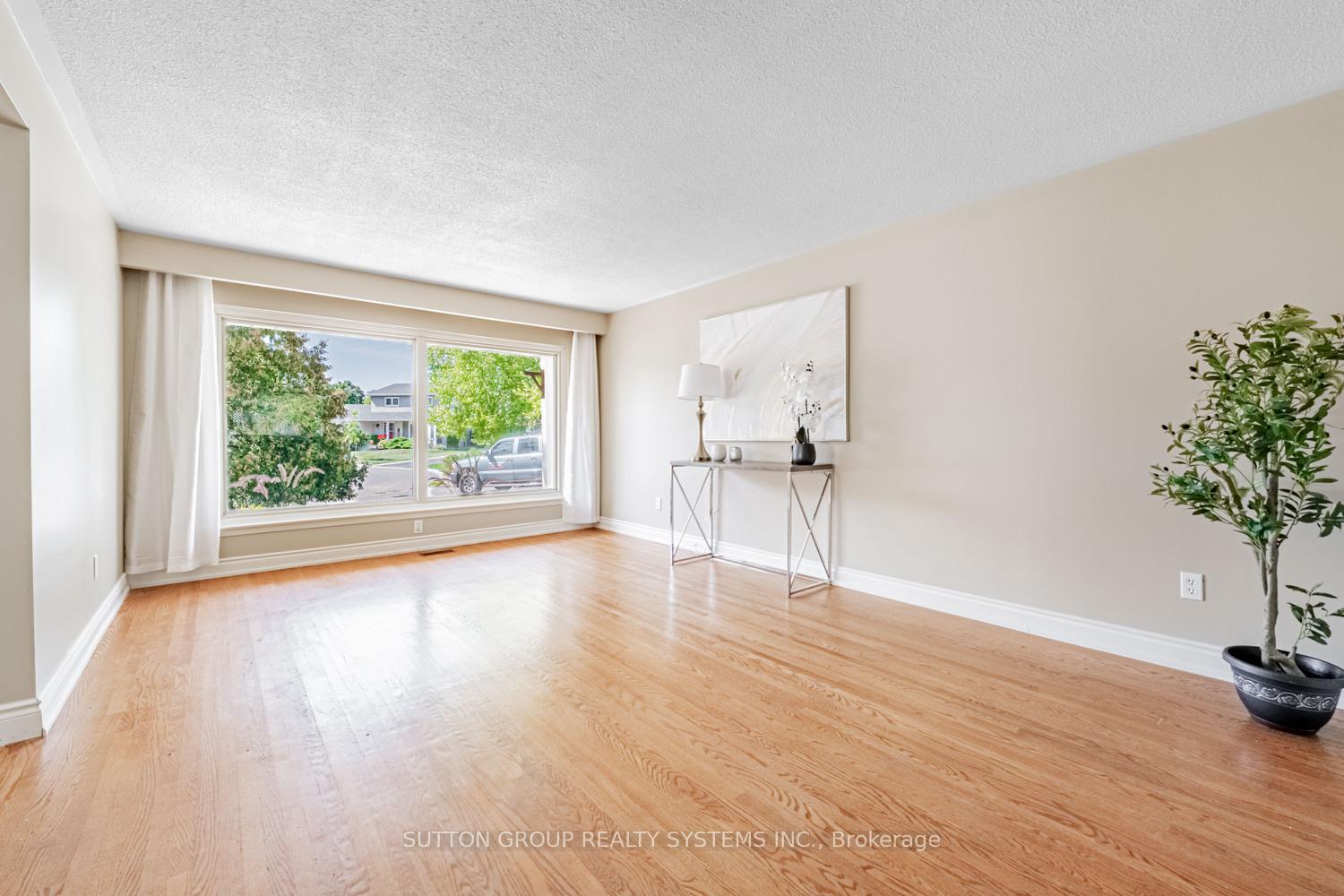 Photo 6 of 774 Banting Court, Milton, Dorset Park — HOMEH