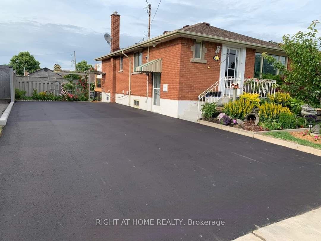 Photo 1 of Unit Upper, 821 Mohawk Road E, Hamilton, Hampton Heights — HOMEH