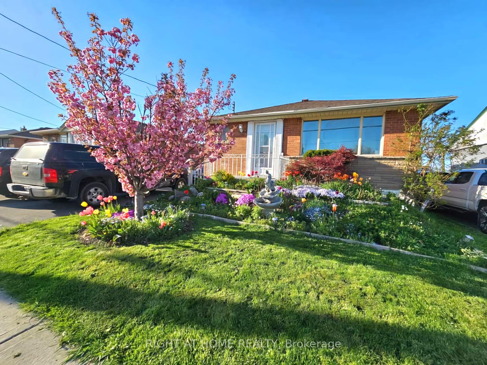 Photo 2 of Unit Upper, 821 Mohawk Road E, Hamilton, Hampton Heights — HOMEH