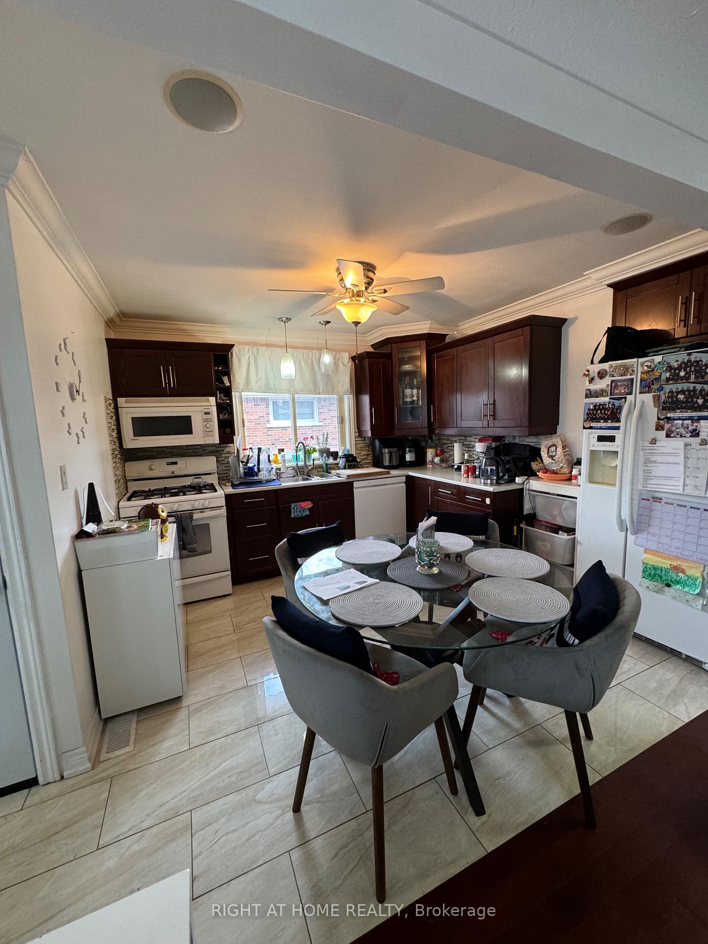 Photo 4 of Unit Upper, 821 Mohawk Road E, Hamilton, Hampton Heights — HOMEH