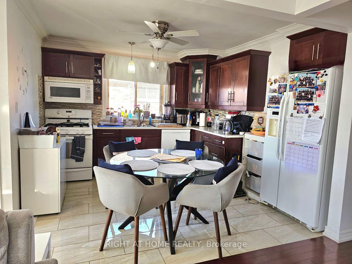 Photo 6 of Unit Upper, 821 Mohawk Road E, Hamilton, Hampton Heights — HOMEH
