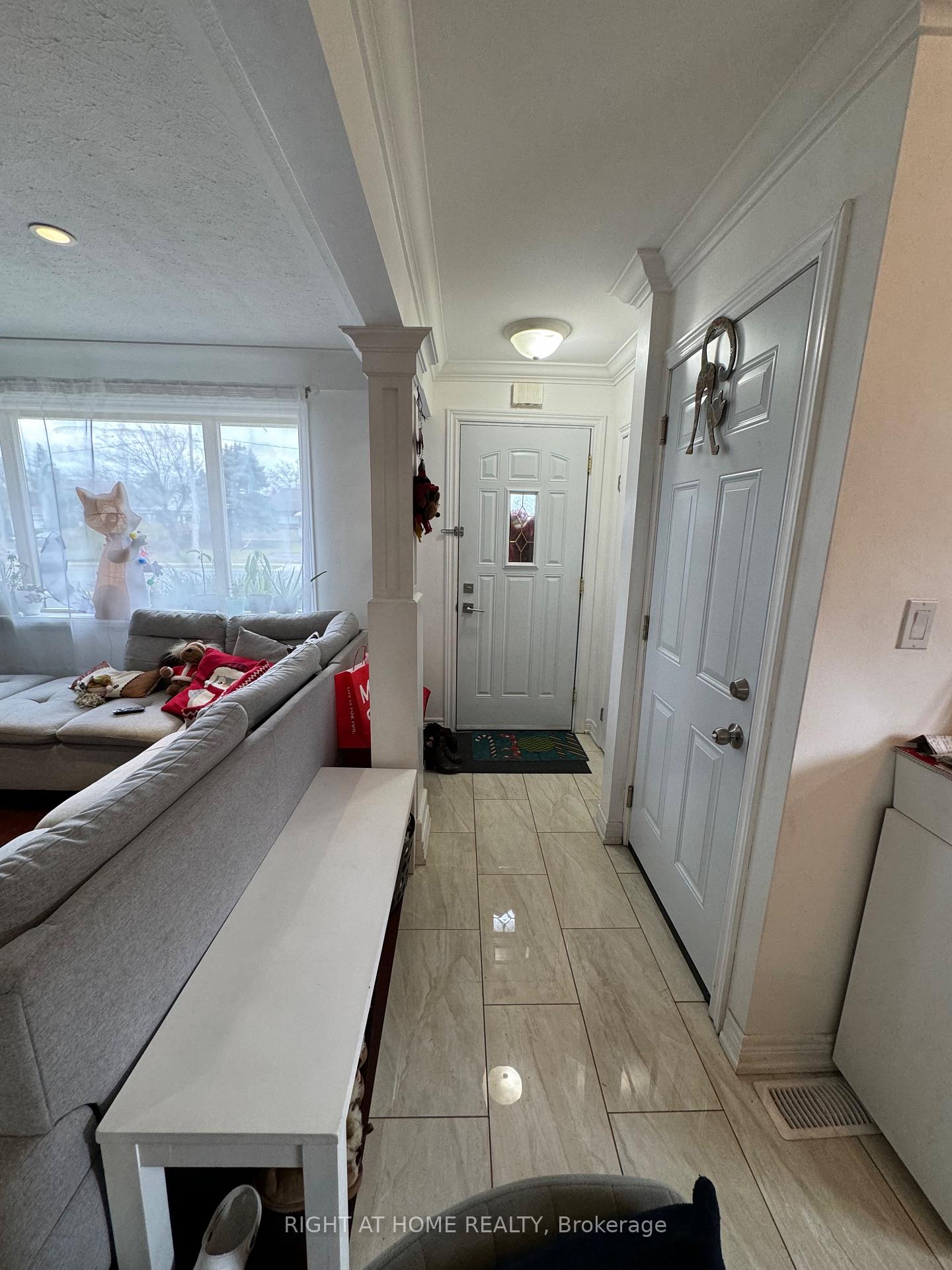 Photo 7 of Unit Upper, 821 Mohawk Road E, Hamilton, Hampton Heights — HOMEH