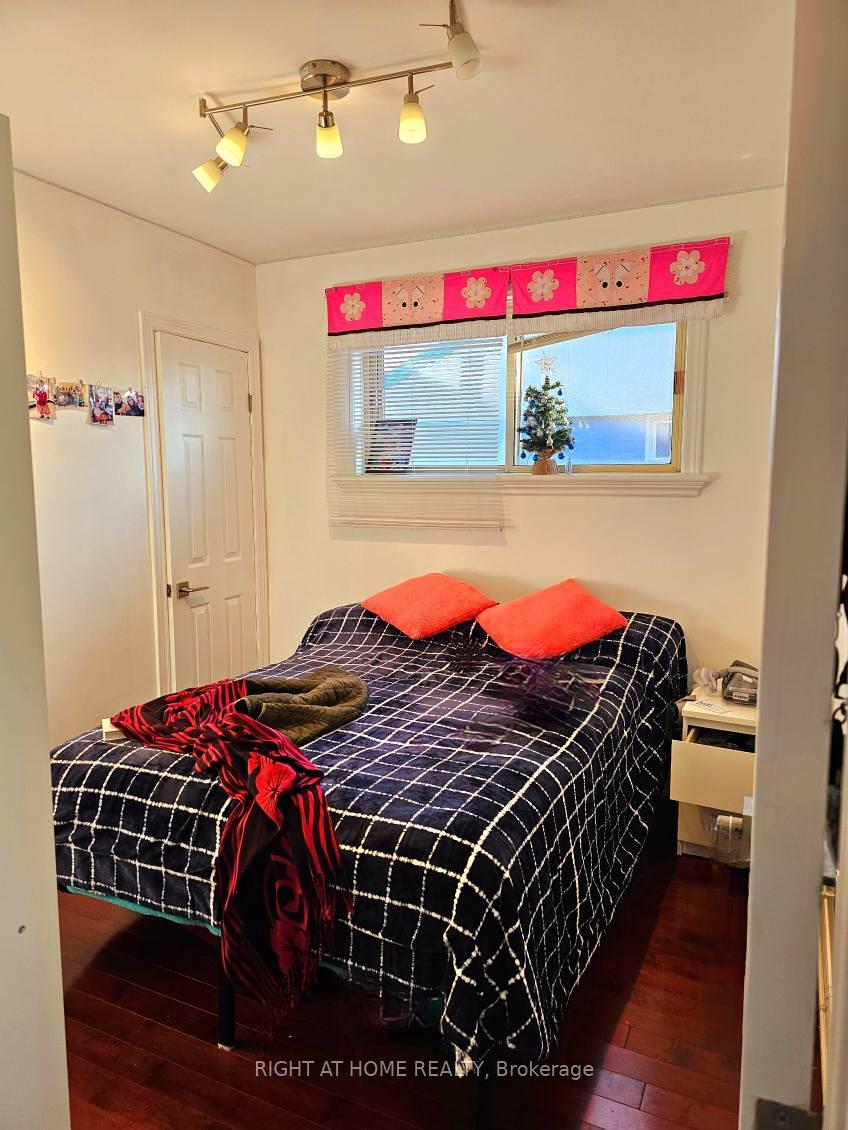 Photo 8 of Unit Upper, 821 Mohawk Road E, Hamilton, Hampton Heights — HOMEH