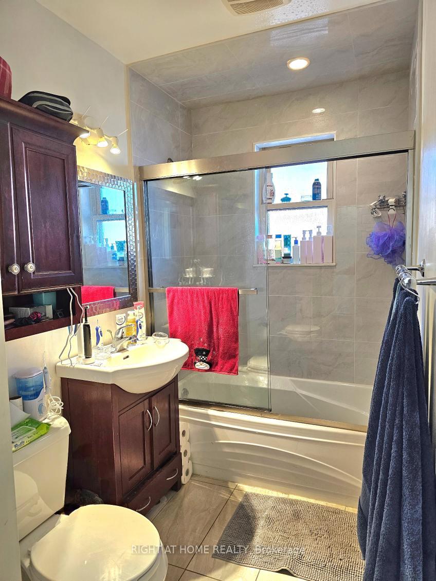 Photo 10 of Unit Upper, 821 Mohawk Road E, Hamilton, Hampton Heights — HOMEH