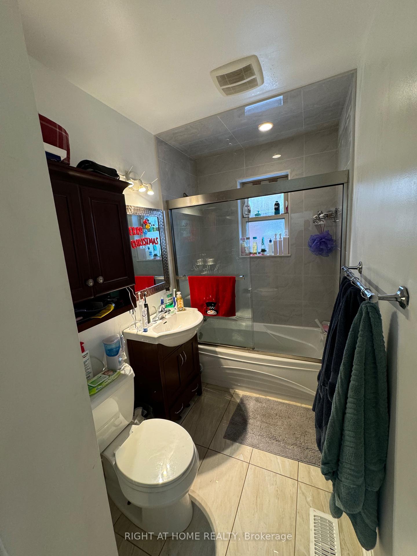 Photo 11 of Unit Upper, 821 Mohawk Road E, Hamilton, Hampton Heights — HOMEH
